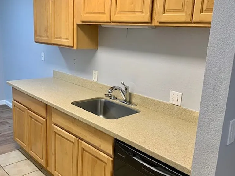 1163 Lakeview Cir — Photo 10