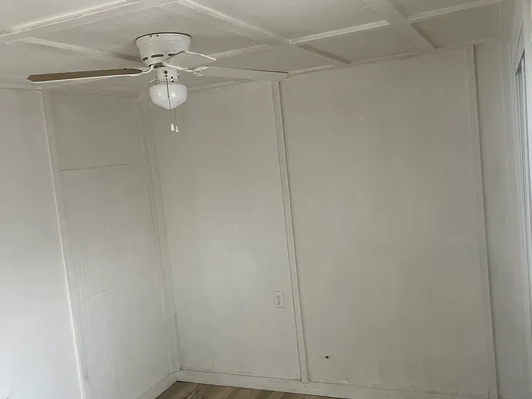 732 E Division Ave — Photo 2