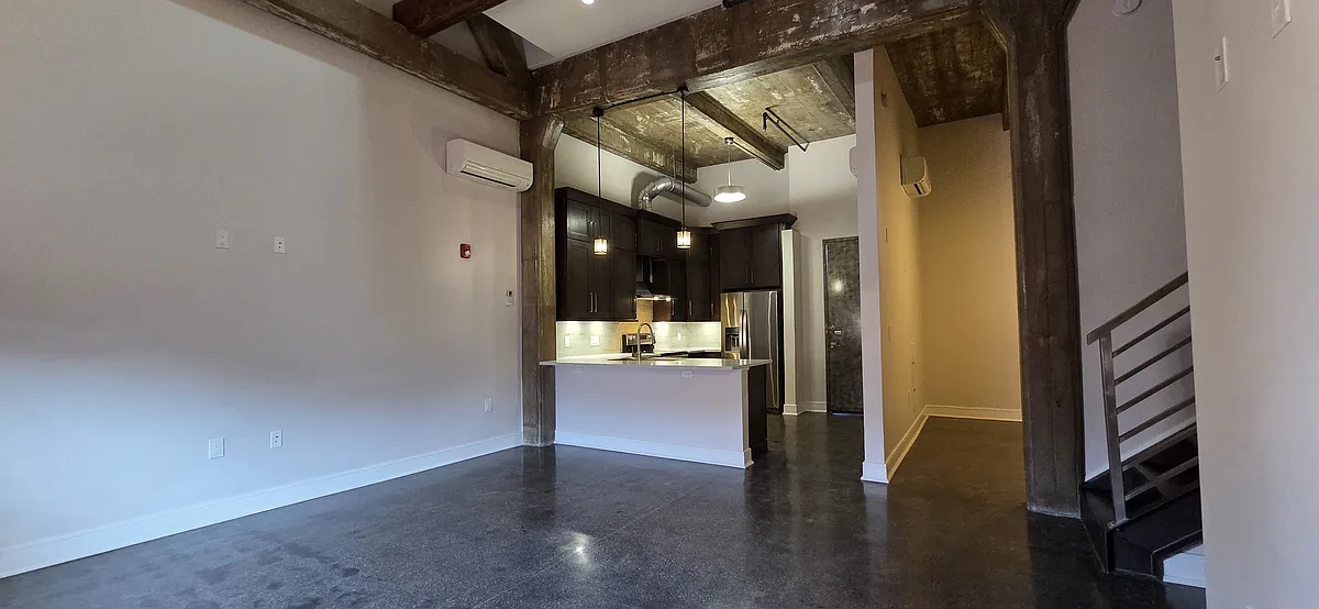 Building Photo - 225 McWhorter St #403