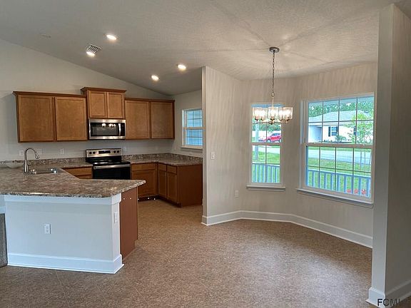 3rd image of 32 Lamont Ln