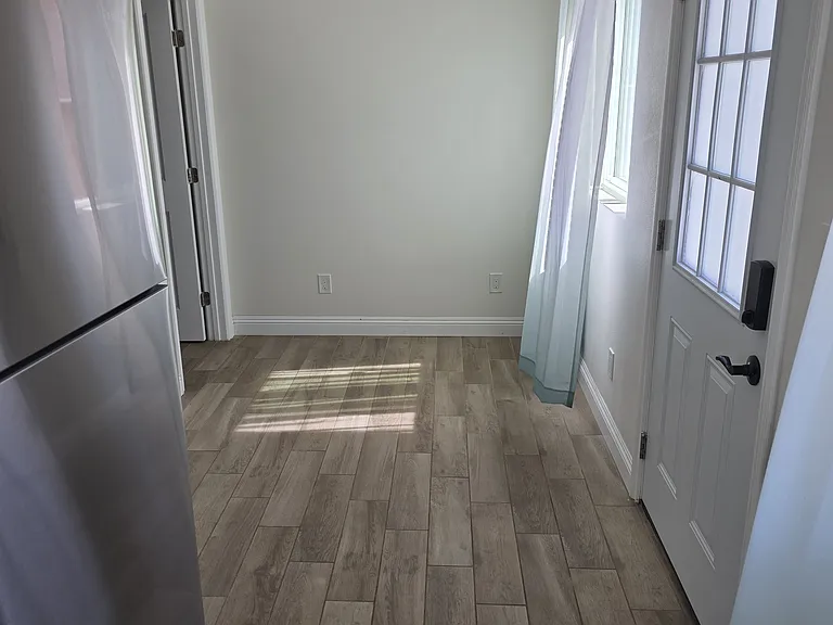 1336 1/2 Ravenna Ave — Photo 5