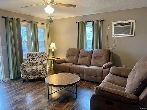 5th image of 305 Bright St