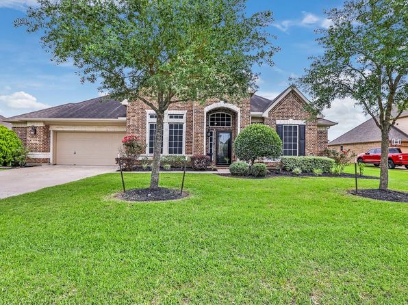 4006 Broadmoor Dr, Mont Belvieu, TX 77523