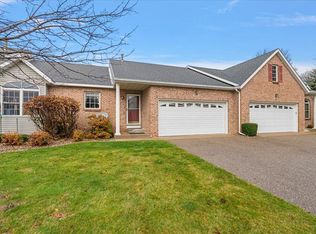 12827 Sapphire Pkwy, Holland, MI 49424