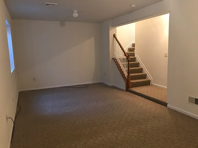 413 Marion Rd — Photo 12