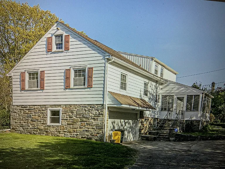 526 Williams Rd — Photo 4