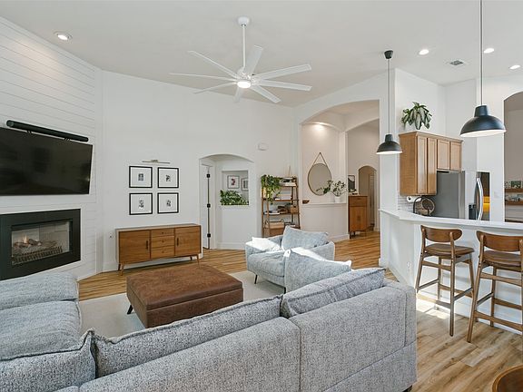 4th image of 139 Lairds Dr