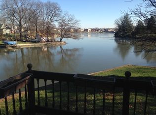 205 Beverly Ln, Hobart, IN 46342