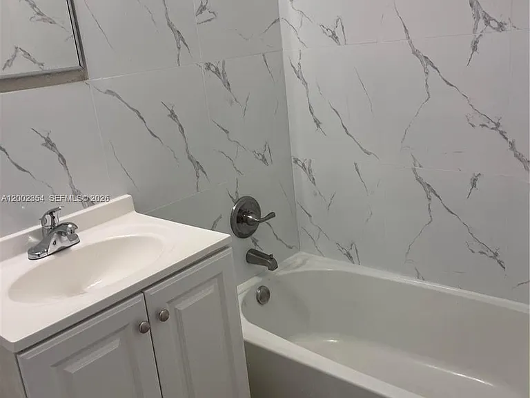 109 NW 14th Way #2 — Photo 9