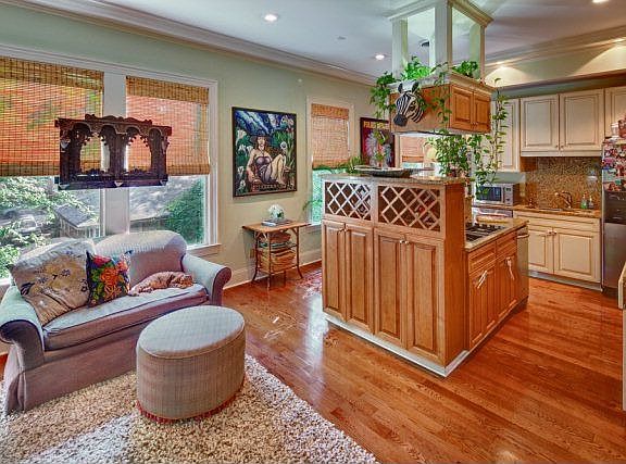 4th image of 4 Argyle Ln
