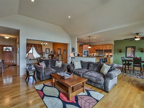 5th image of 2405 S Windsor Dr