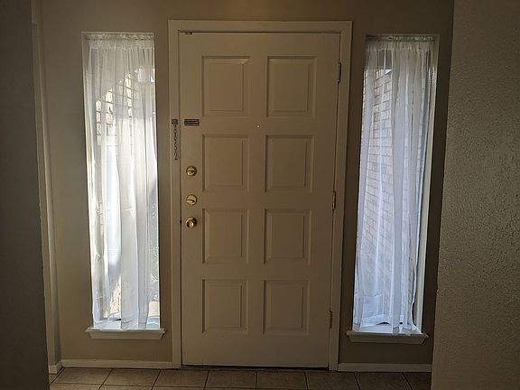 5th image of 2105 Emerald Lake Dr