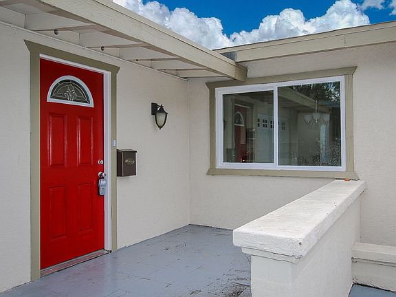 3rd image of 4967 Chateau Dr