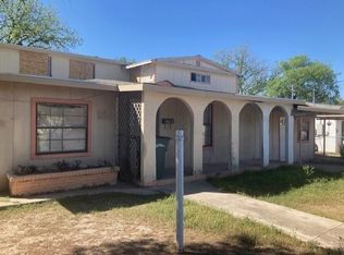 604 W 1st St, Del Rio, TX 78840