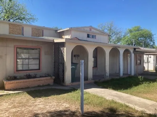 604 W 1st St, Del Rio, TX 78840
