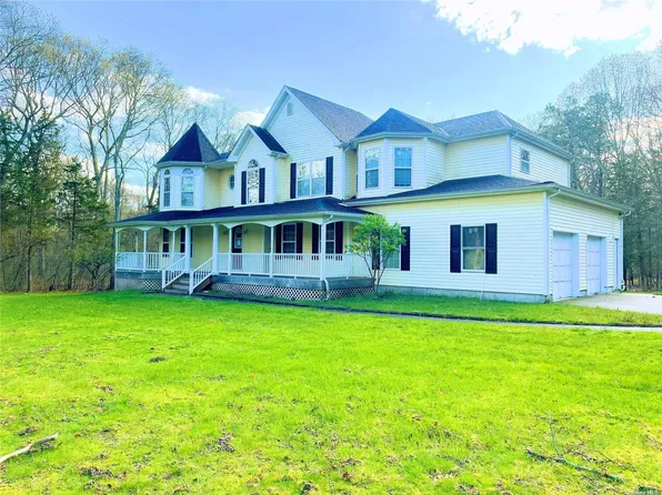 107 E Bartlett Road, Middle Island, NY 11953