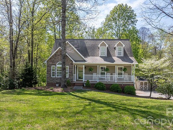 2nd image of 104 Buck Shoals Cir