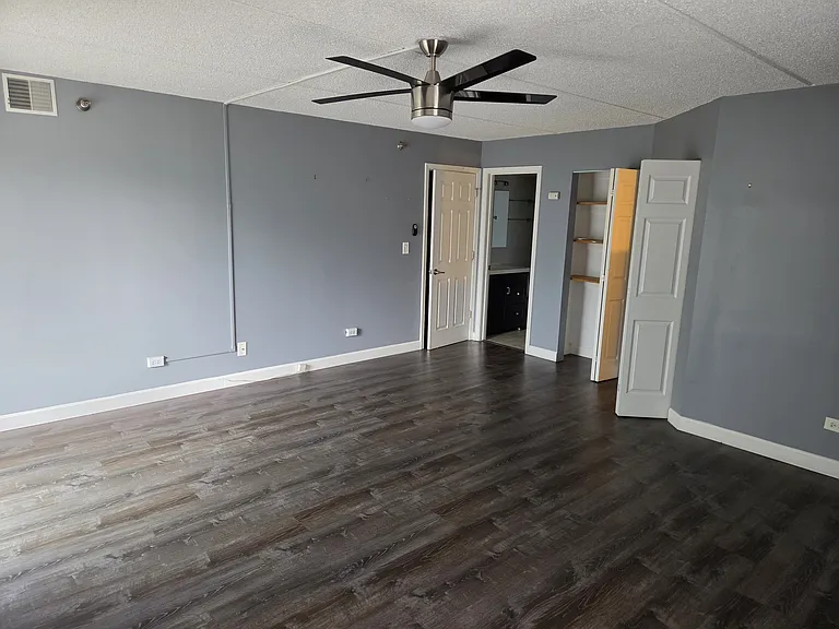 10515 W Grand Ave #206 — Photo 11