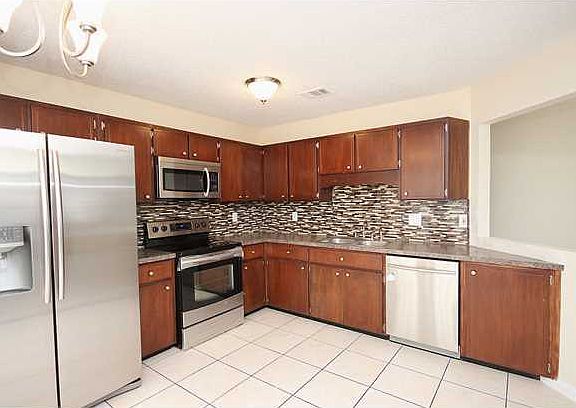 3rd image of 3008 Yorktown Cir