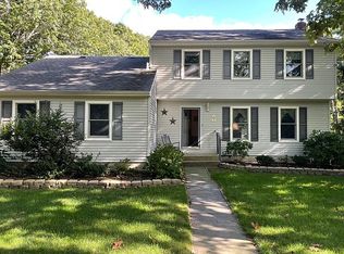 7 Flocee Pl, Hampton Bays, NY 11946