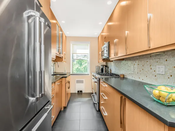 3720 Independence Avenue image 8 of 17