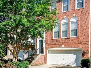 2953 Hunters Branch Rd, Fairfax, VA 22031