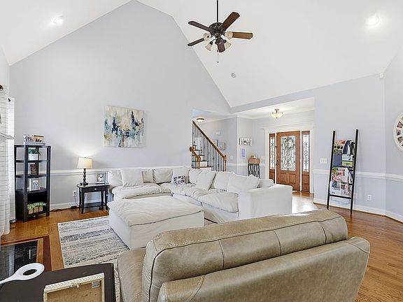 5th image of 205 Pear Tree Ln