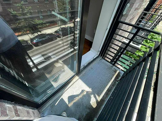 Rented by Tapiro Realty | media 8