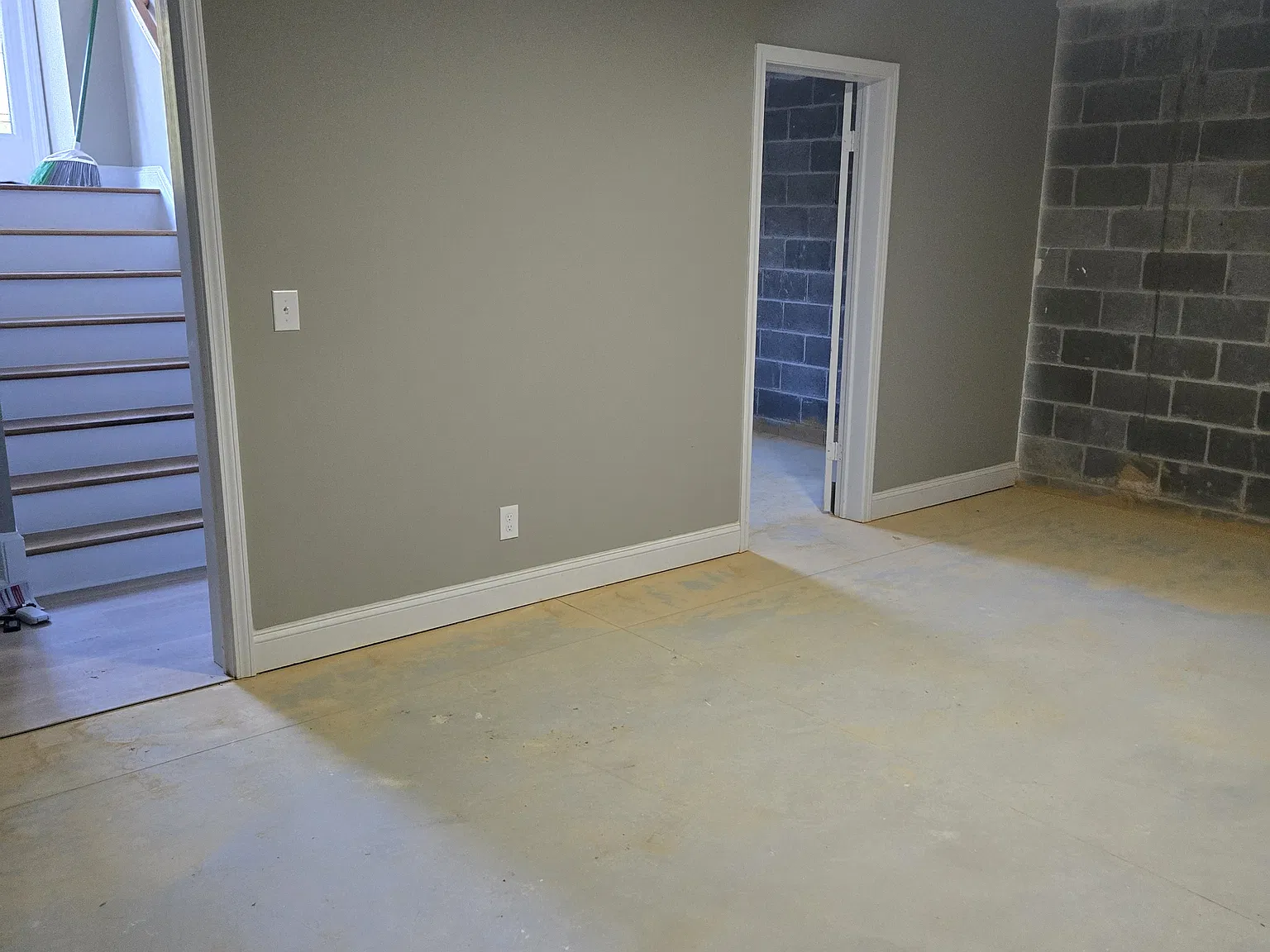 3 bed, 1350 sqft, $2,500 — Photo 3