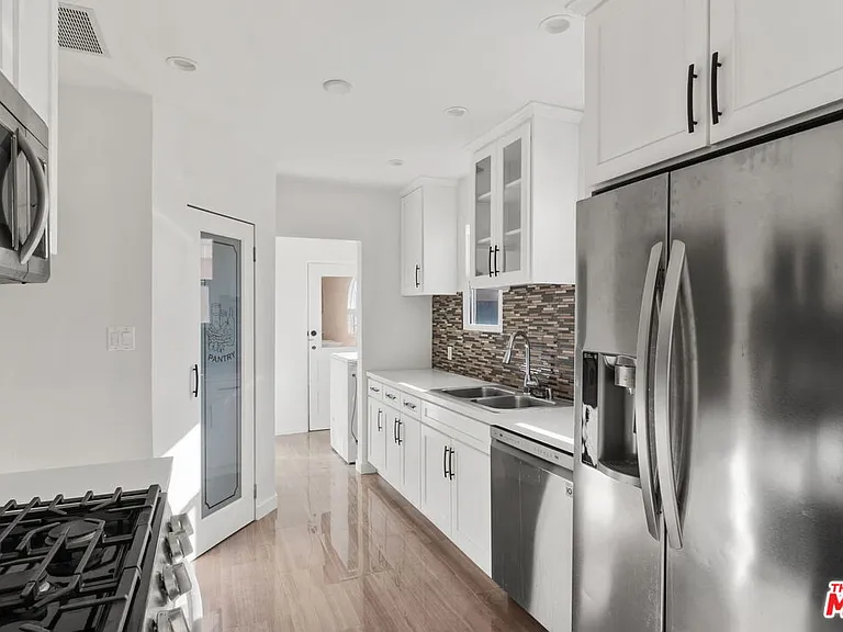 826 S Holt Ave — Photo 20