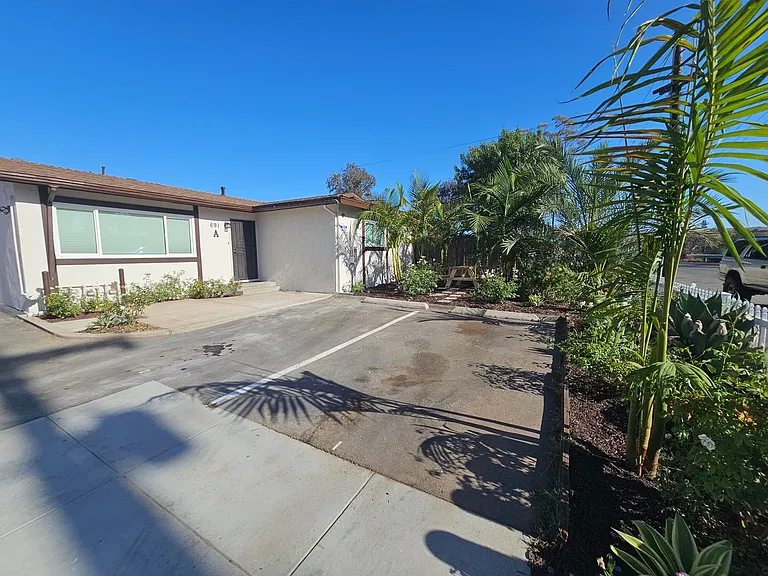 691 Graves Ave — Photo 10