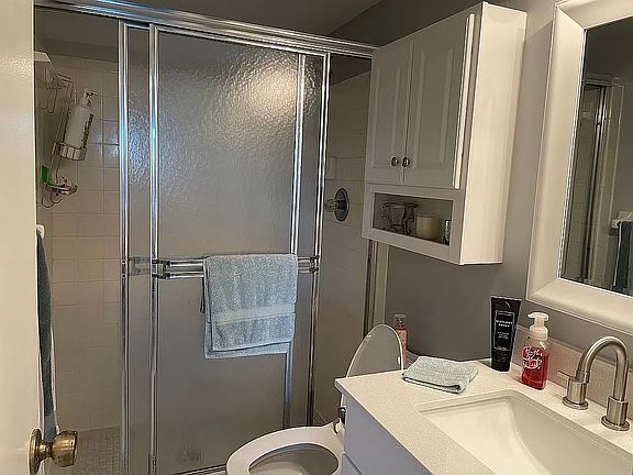 5th image of 364 Grove Isle Cir