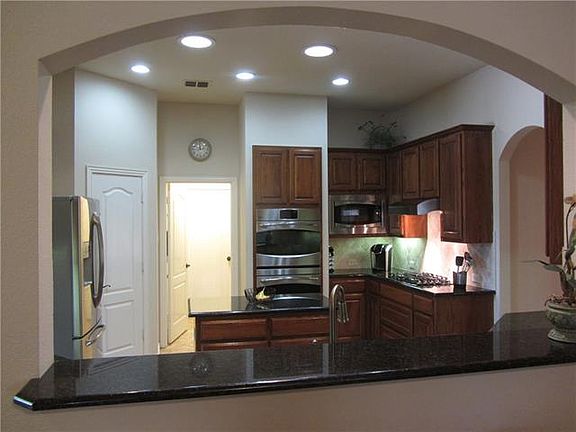3rd image of 821 Crestfield Dr