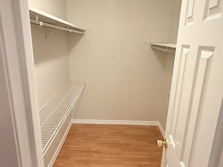 937 Breezewood Cir — Photo 2