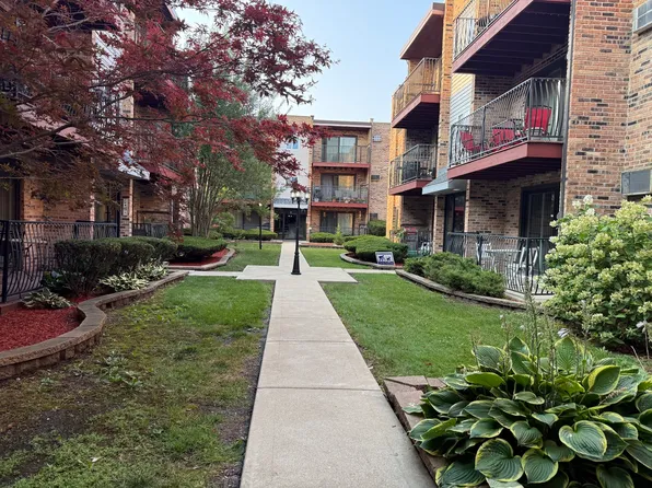 4550 W 57th St APT 3E1, Chicago, IL 60629