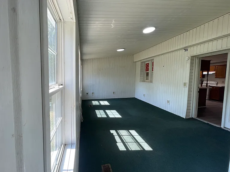 556 Victor Ave — Photo 16