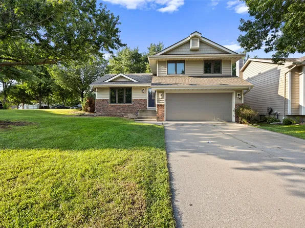 5037 Wistful Vista Dr, West Des Moines, IA 50265