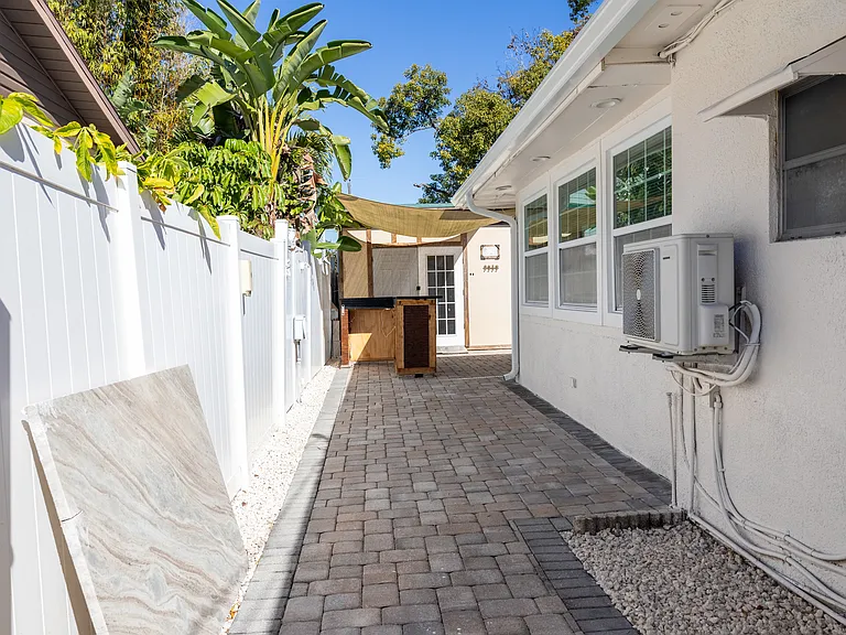 3915 W Gray St — Photo 34