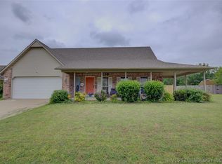 2503 SW Wolf Run Dr, Claremore, OK 74019