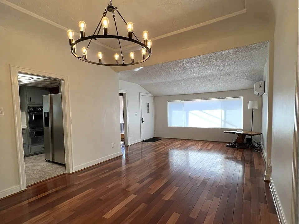 317 E Beach Ave