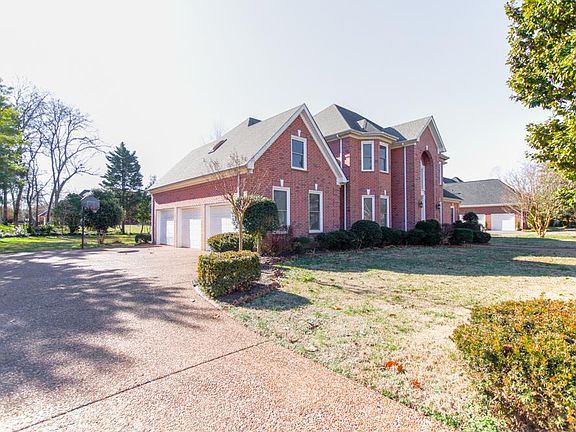 3rd image of 1615 Greenway Dr
