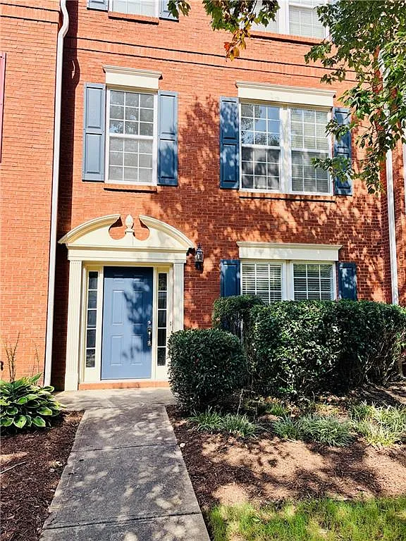 4 bed, 3.5 bath, 2028 sqft, $2,800 — Photo 1