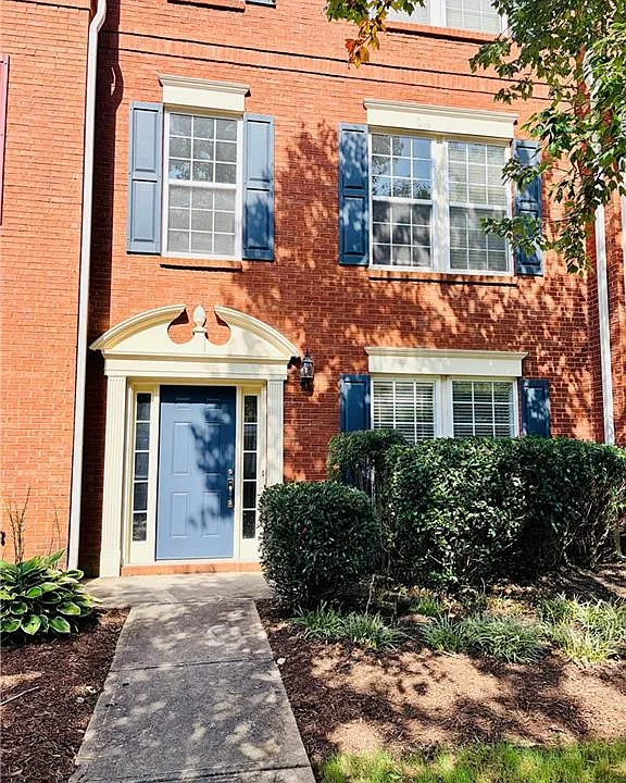3329 Chastain Gardens Dr NW