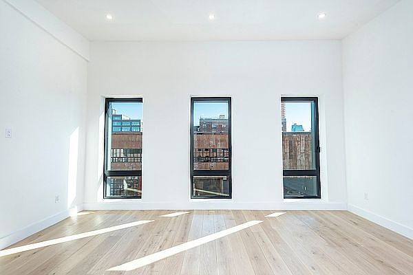 1st image of 23 Greenpoint Ave