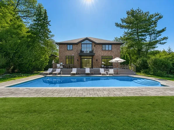 15 Atterbury Rd, Southampton, NY 11968