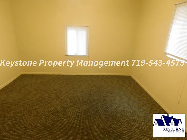 420 W 10th St #1 — Photo 3