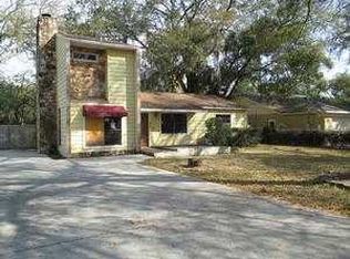 809 W Lowry Ln, Tampa, FL 33604