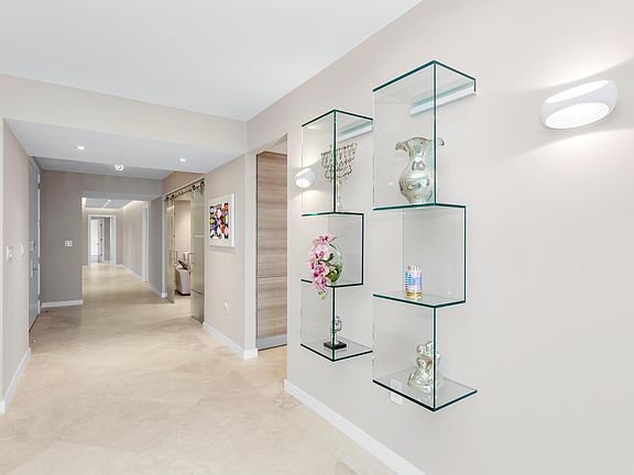 4th image of 20201 E Country Club Dr APT 309