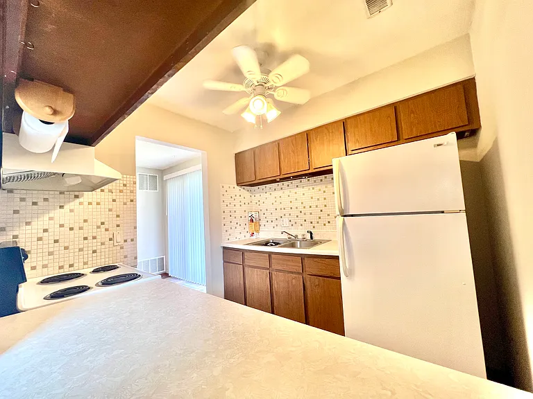 1111 Express Dr #4 — Photo 5