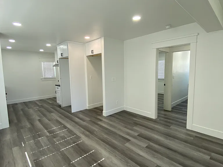 301 E Franklin Ave — Photo 9